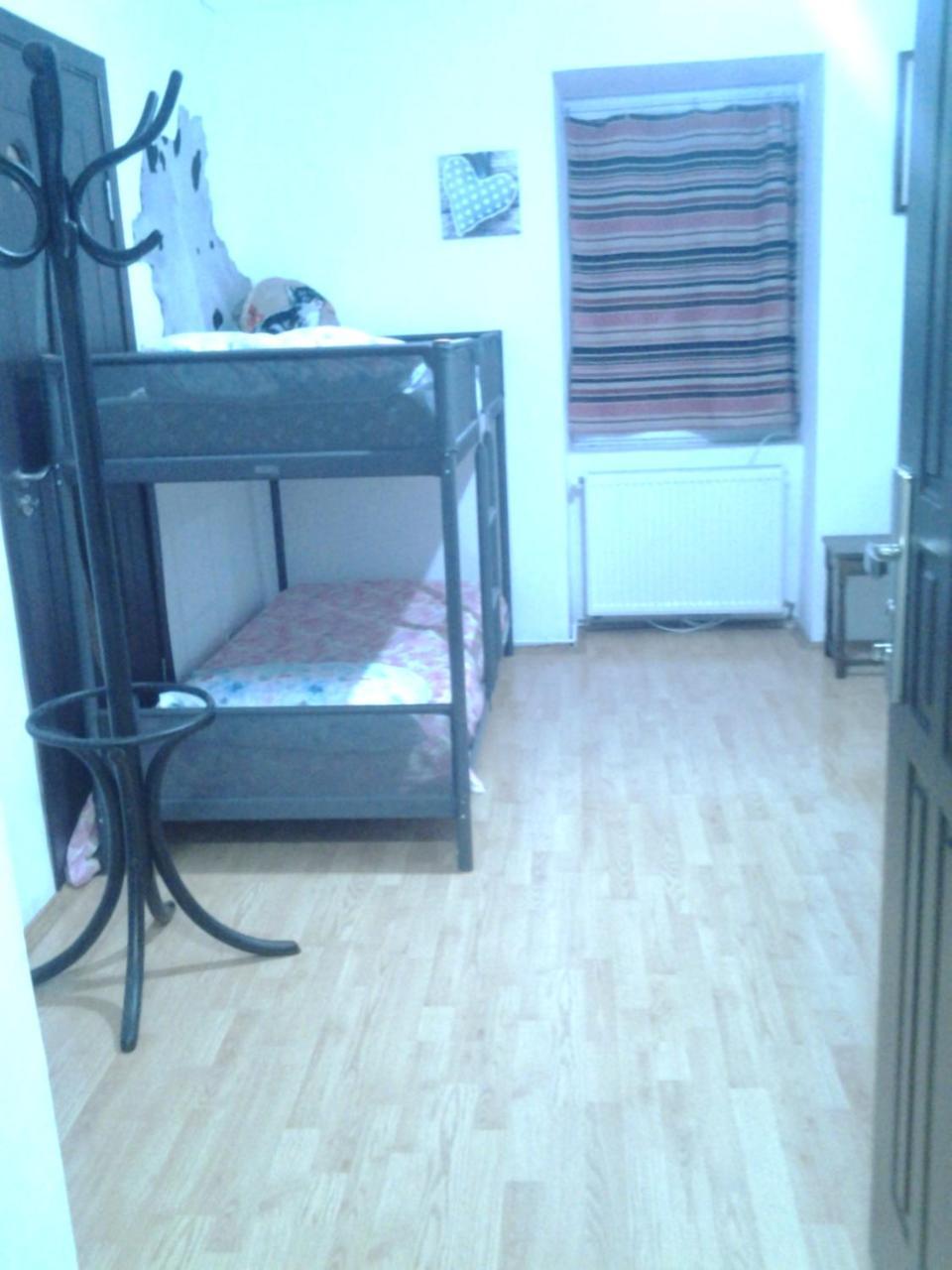 Leyla Hostel Брашов Экстерьер фото