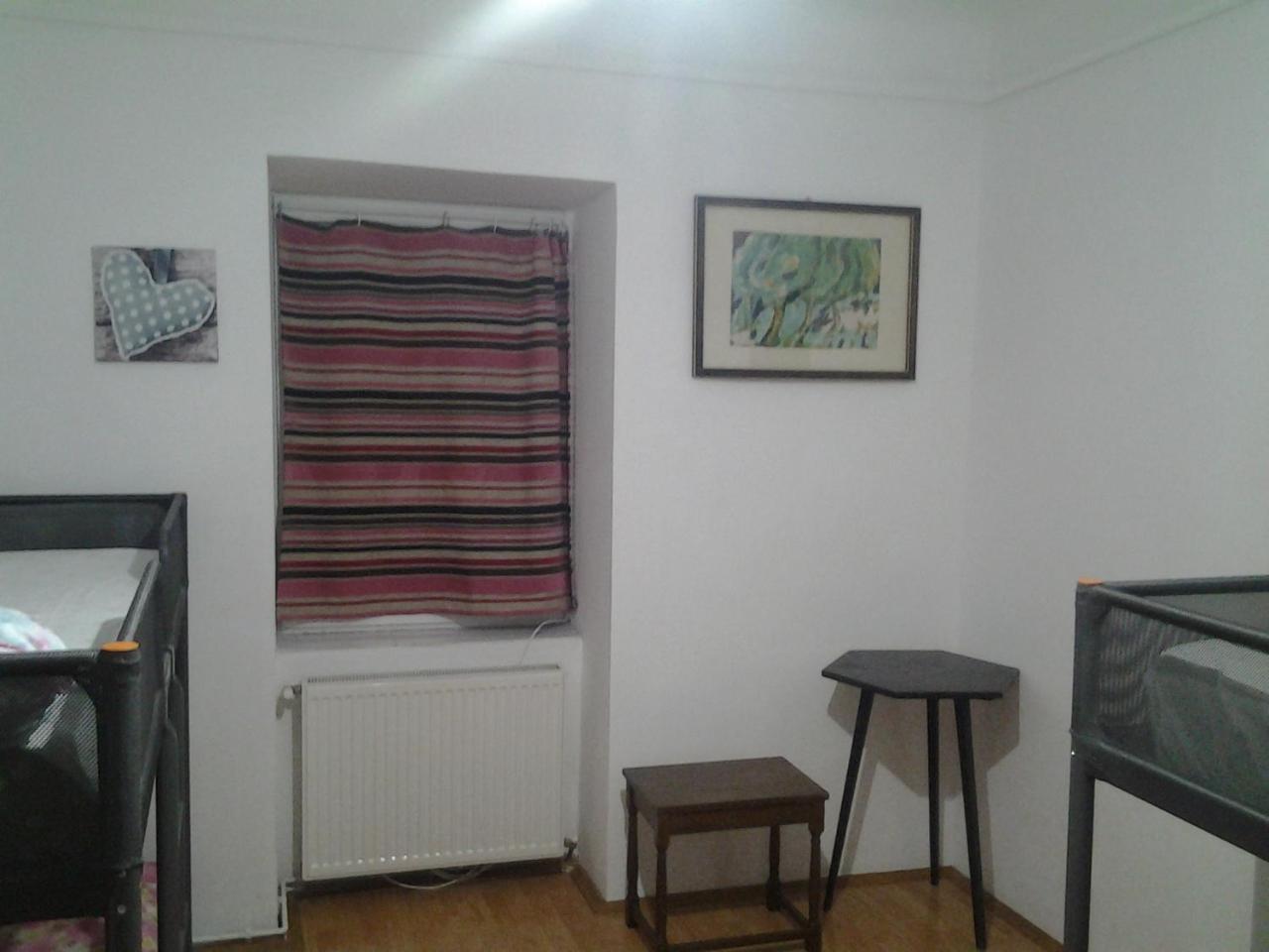 Leyla Hostel Брашов Экстерьер фото