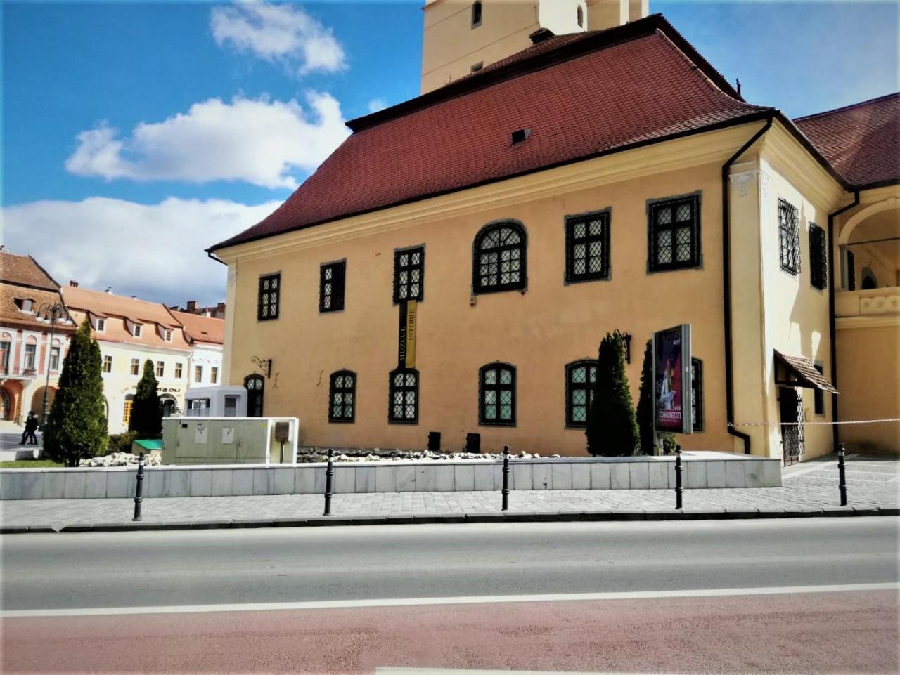 Leyla Hostel Брашов Экстерьер фото