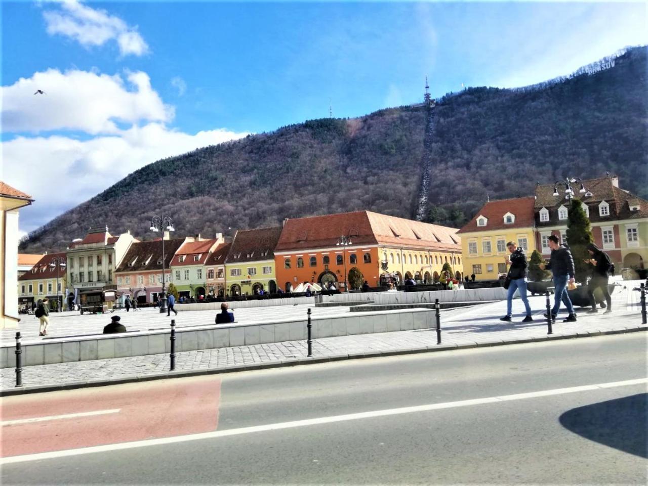 Leyla Hostel Брашов Экстерьер фото