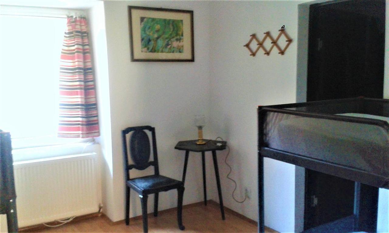 Leyla Hostel Брашов Экстерьер фото